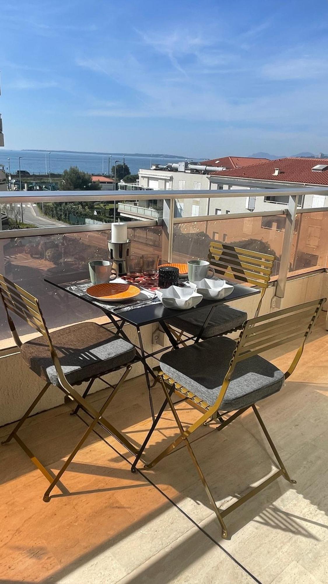 Apartment Vue - Terrasse - Parking - Juan-les-Pins