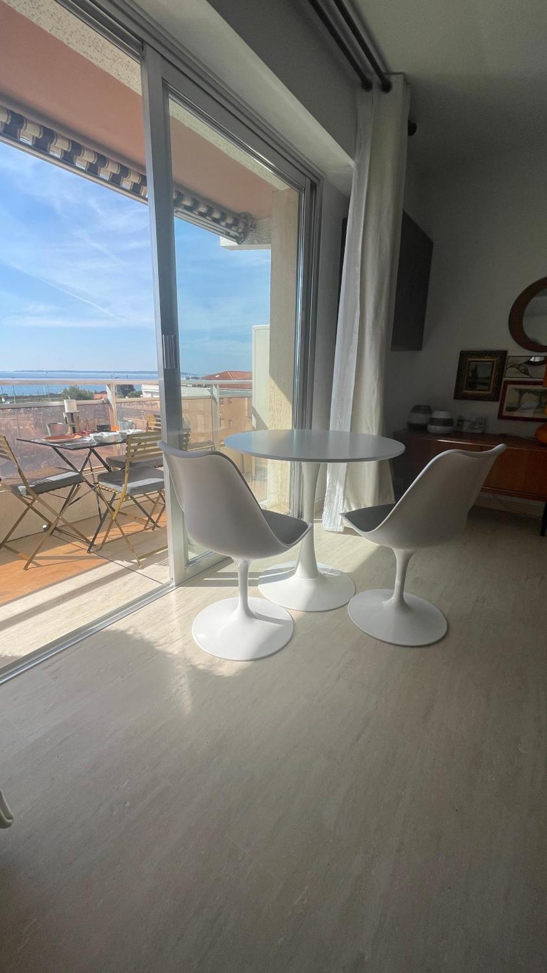 Vue - Terrasse - Parking - *