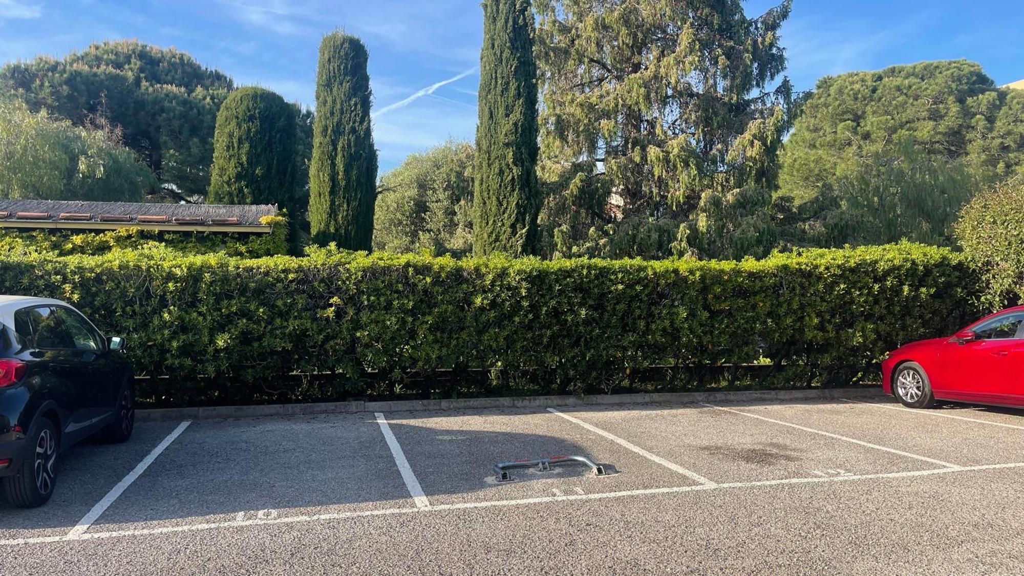 Vue - Terrasse - Parking - *