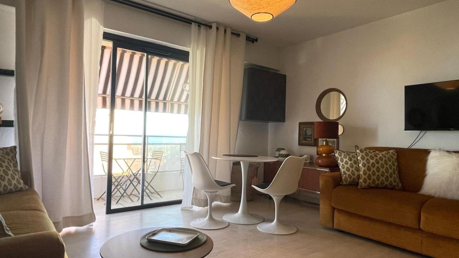 Vue - Terrasse - Parking - * Juan-les-Pins